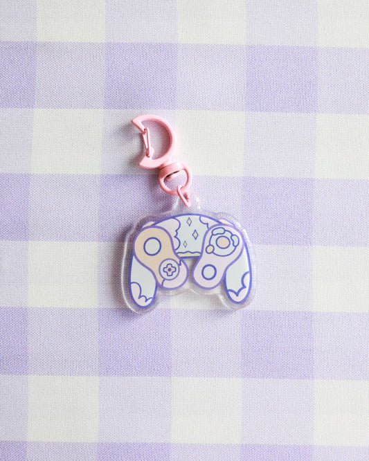 Decorative keychain with paisley pattern on a purple and white checkered background