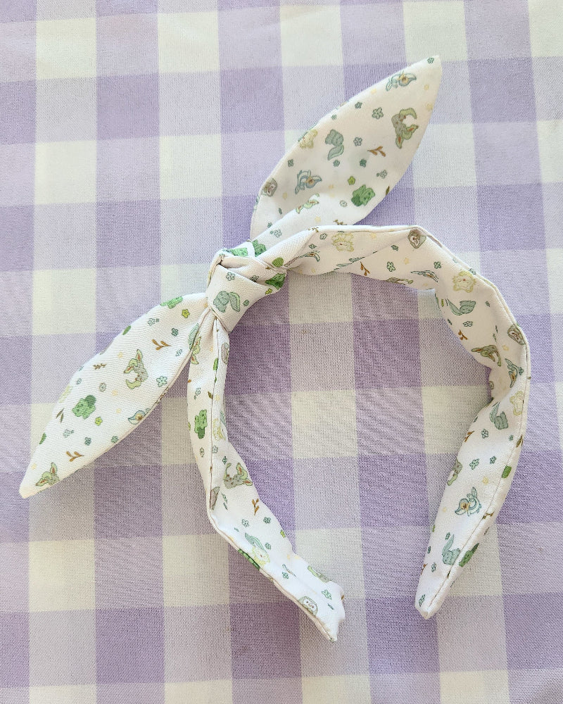 Floral patterned headband on a purple and white checkered background
